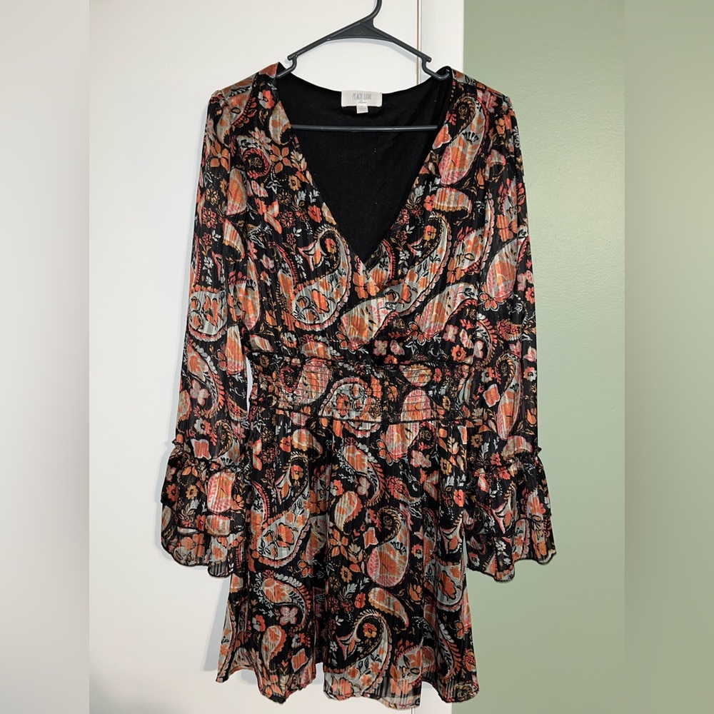 Peach Love California Black Paisley Print Bell Sleeve Mini Dress - Large